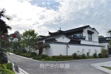 东岳广场4室2厅2卫116万136m2毛坯房出售